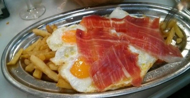 Raciones baratas Madrid centro - Huevos rotos con jamon