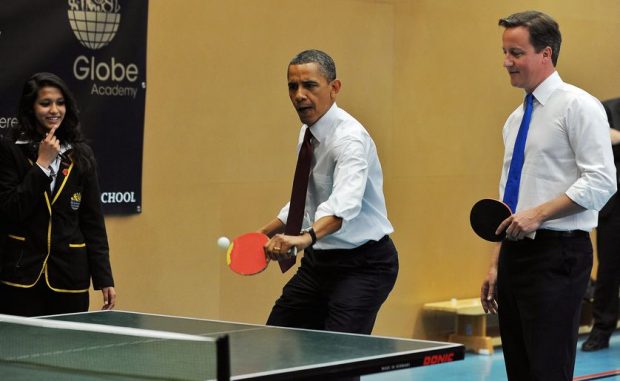 obama jugando al ping pong