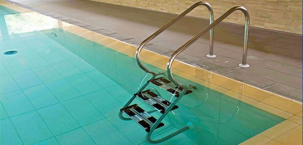 escalera de aluminio para piscina