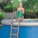 Las 4 mejores escaleras para piscinas desmontables (baratas)