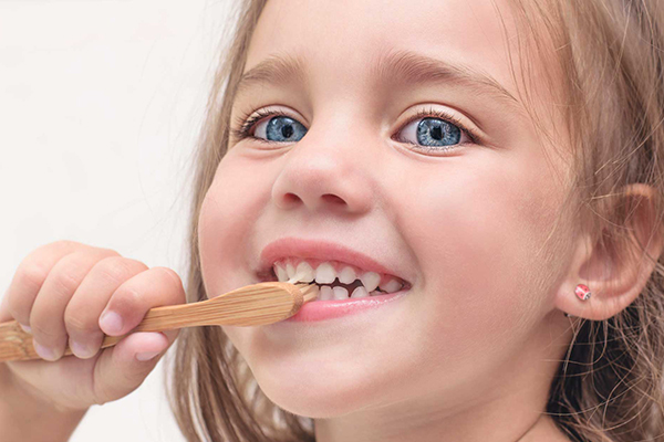 cepillo de dientes madera